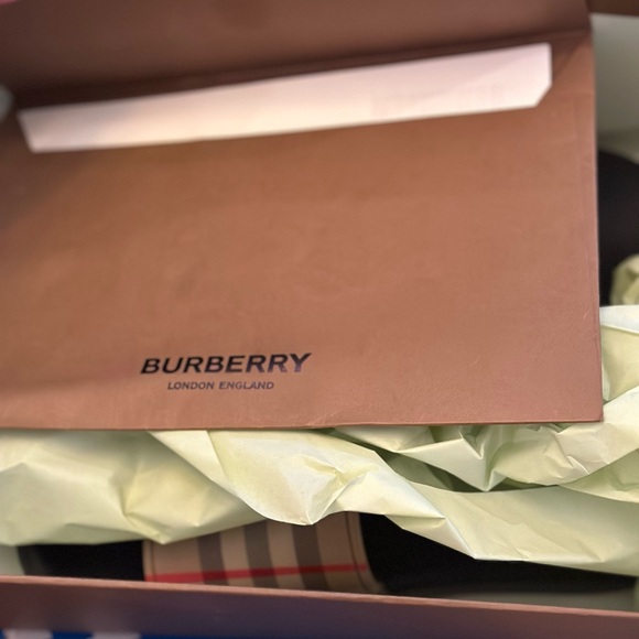 Burberry slides certificate of authentication included. - Picture 5 of 5